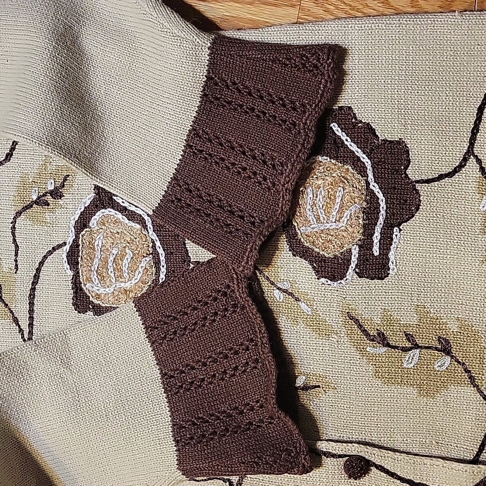 STORYBOOK KNITS "SHADOW ROSE" - Picture 9 of 12